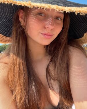 Evie Bell Instagram - Tropical state of mind 🏝️☀️❣️

#beach #maine #vacation #foryou #bikini #girly