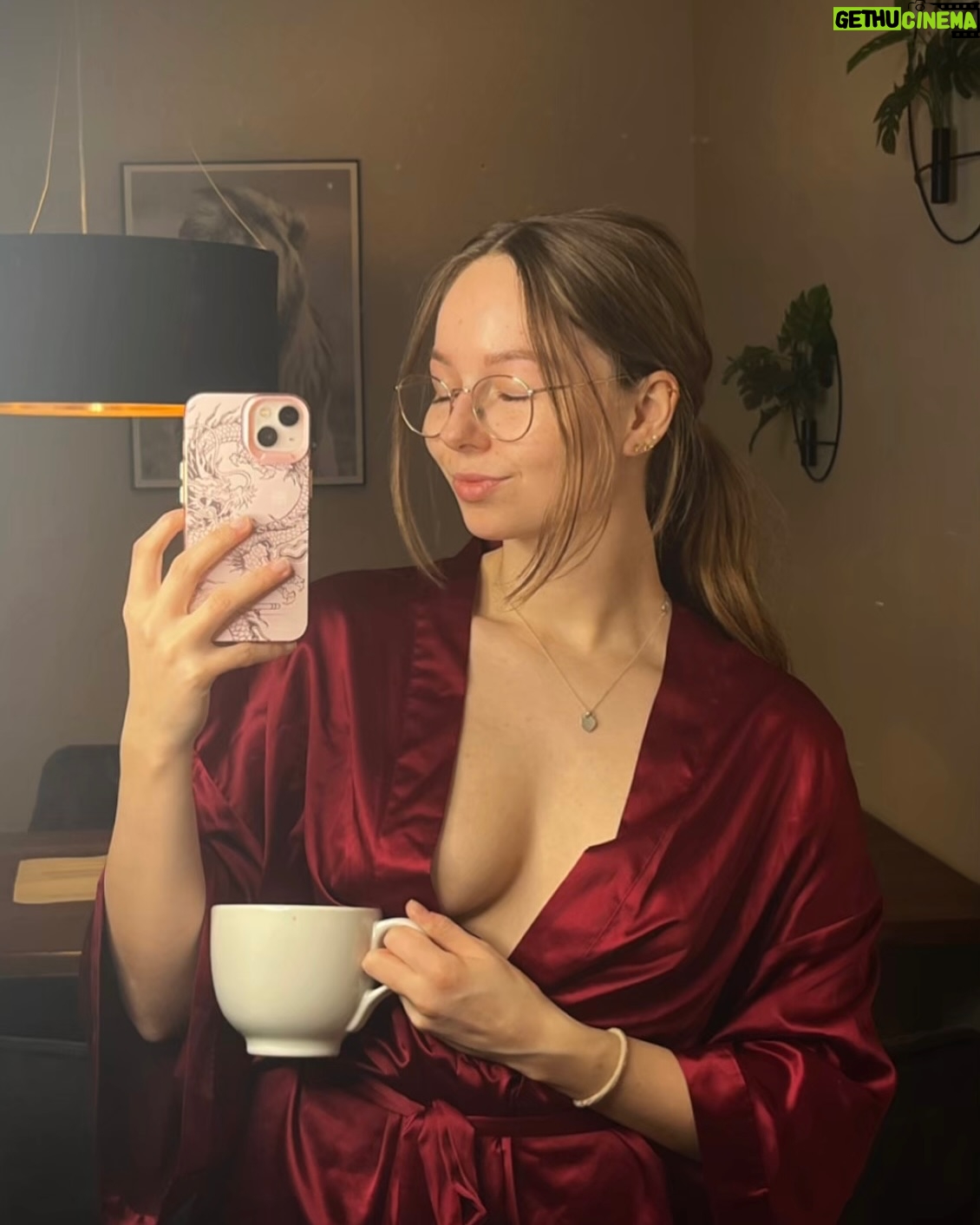 Evie Bell - 465 Likes - Morning coffee 🌼☕️
#maine #coffee #morning #outfit #cozy #women #wifey