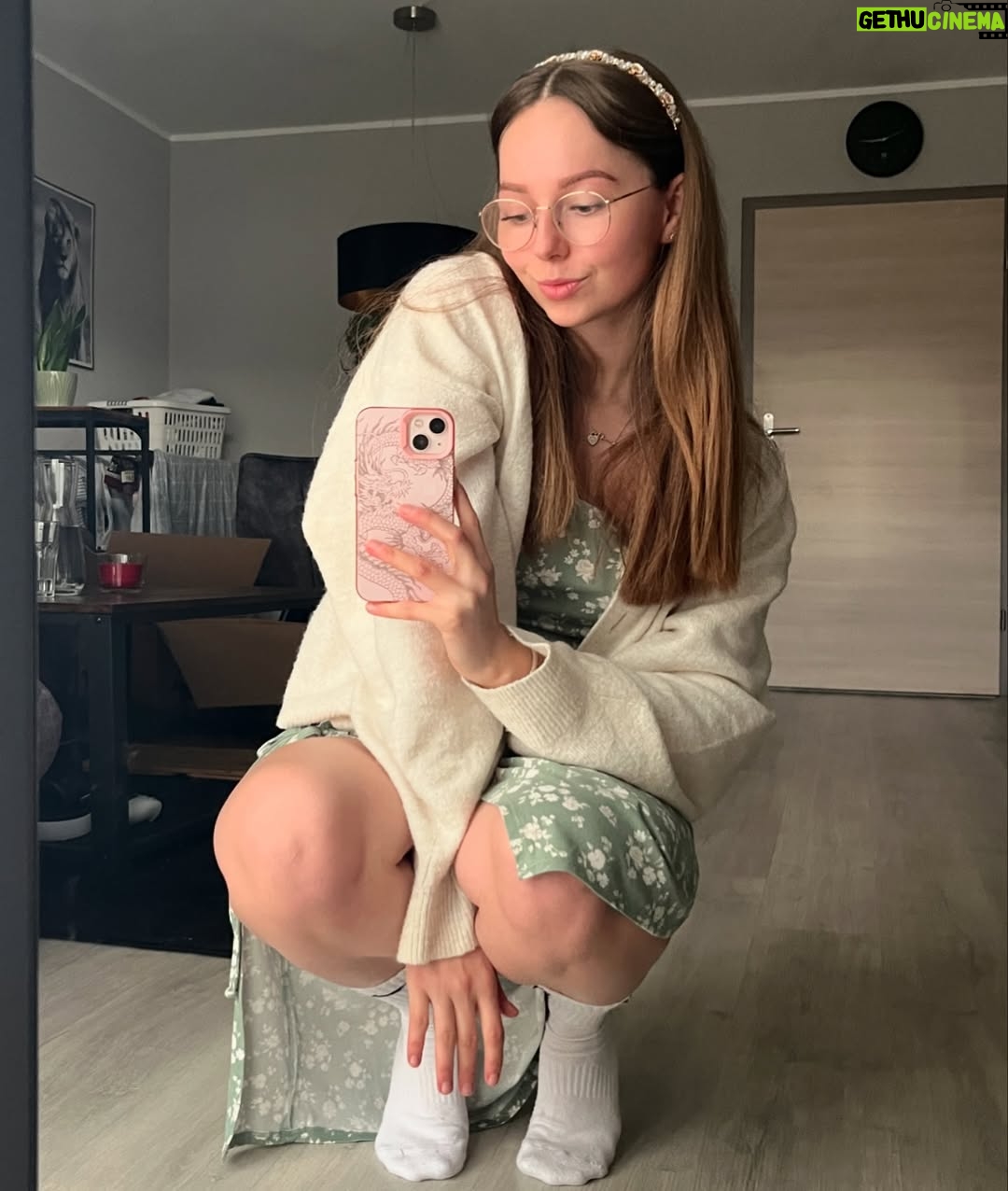 Evie Bell - 256 Likes - Let your smile change the world 🤓💐
#maine #outfit #smiling #lady #cute