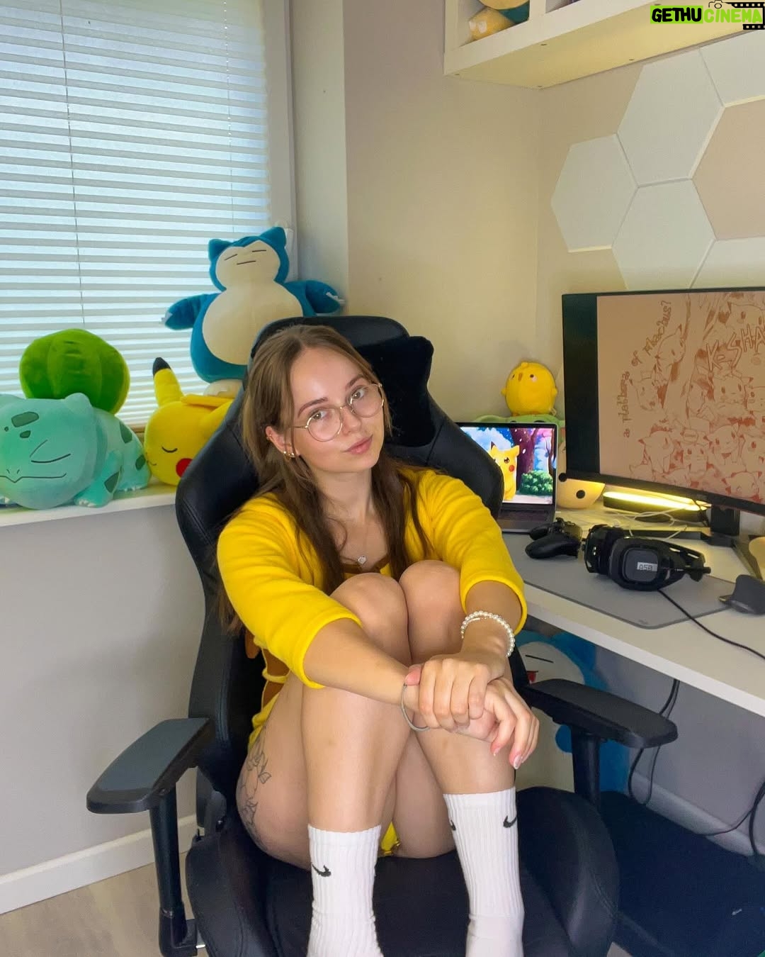 Evie Bell - 736 Likes - The third slide is how I fell about my gaming setup 🤓
#gaming #pokemon #maine #funny #exploring