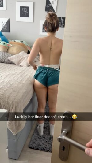 Evie Bell Instagram - I swear I didn’t hear anyone... 🫣🤞🏼

#sneaky #men #foryou