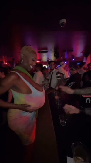 Fantasia Royale Gaga Instagram - Oops 😬 never knew cups could fly 

#witb #everywhere #fantasiaroyalegaga #fyp #dragqueen #trendingreels #comedy #bartender