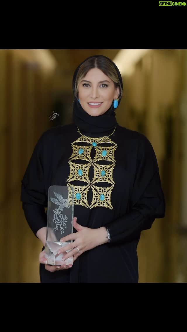 Fariba Naderi - 3 Likes - سلام به شما. همه شما كه با بودنتون انرژي گرفتم همه اين سالها و دلخوشم به حضورتون. ممنون براي همه پيام هاي پر از عشق و زيباتون. اين سيمرغ براي شماست شماها كه دوستم داريد و كنارم بوديد. براي همه عوامل فيلم شوهرِ ستاره است كه ٣ ماه، با سختي و گرما زحمت كشيدن. قدر سيمرغ رو ميدونم و از حالا ب بعد با دقت بيشتري براي ايرانم كار ميكنم. با احترام. فريبا نادري. چهل و سومين جشنواره بين المللي فيلم فجر. سيمرغ بهترين بازيگر زنِ نقش اصلي زن. @alioji @nargesmohammadi_narges @behdad_hamed @ebrahimirajzad.official @alireza.barazandeh @navabi.ali @hajiabdolahi1 @nadersoleimanii @elhaam_shabani @rohambabaei @rohambabaei @fariba_naderi__ @fariba_naderi__ @soroushmn_