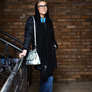Fariba Naderi Instagram - یك سري آدما تو ناخودآگاهشون دارن خودشونو با شما مقایسه میکنن و ازتون میبازن ،سر همینه بی دلیل ازتون متنفرن
حال دل همتون خوب باشه عزيزانممم الهي ، 🩷🩷 #فريبا_نادري #عشقِ #كار #خانواده #بازيگر #faribanaderi #faribanaderi #actress #actress #lifestyle #iran  @fariba_naderi__ @fariba_naderi__