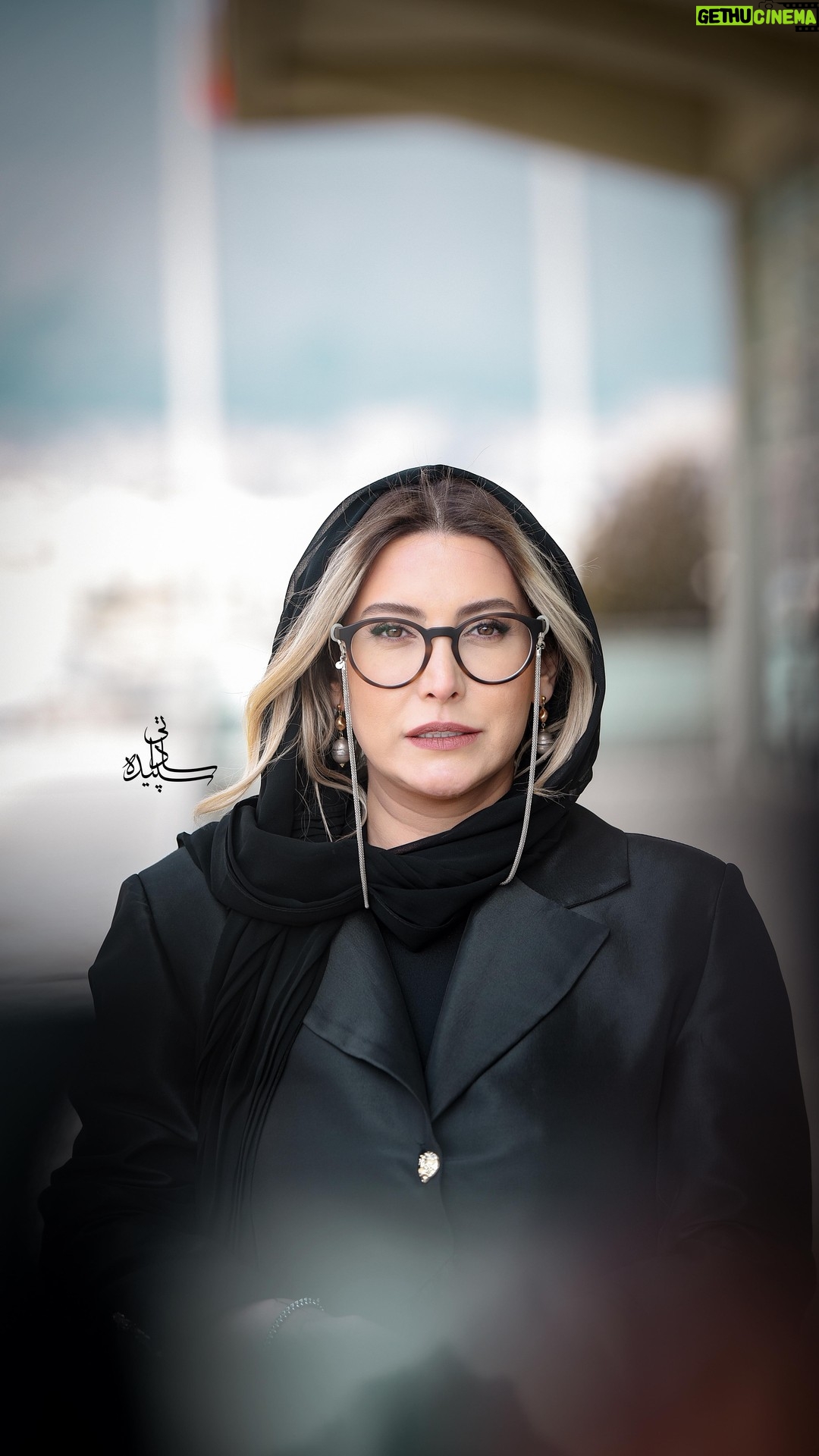 Fariba Naderi - 21.9K Likes - تشكر ويژه از همه دخترا و پسرهاي عكاس جشنواره كه با عشق توي اين حرفه فعاليت دارن. ممنون براي همه شات هاي زيبا و خلاصه ك ببخشيد نميدونم أسامي همه رو ❤️🤍❤️🤍و از يلداي هنرمندم و رفيقم، براي طراحي لباسِ عاليم @yalda.thelabel @yalda.thelabel @soroushmn_ @toufan_studio_