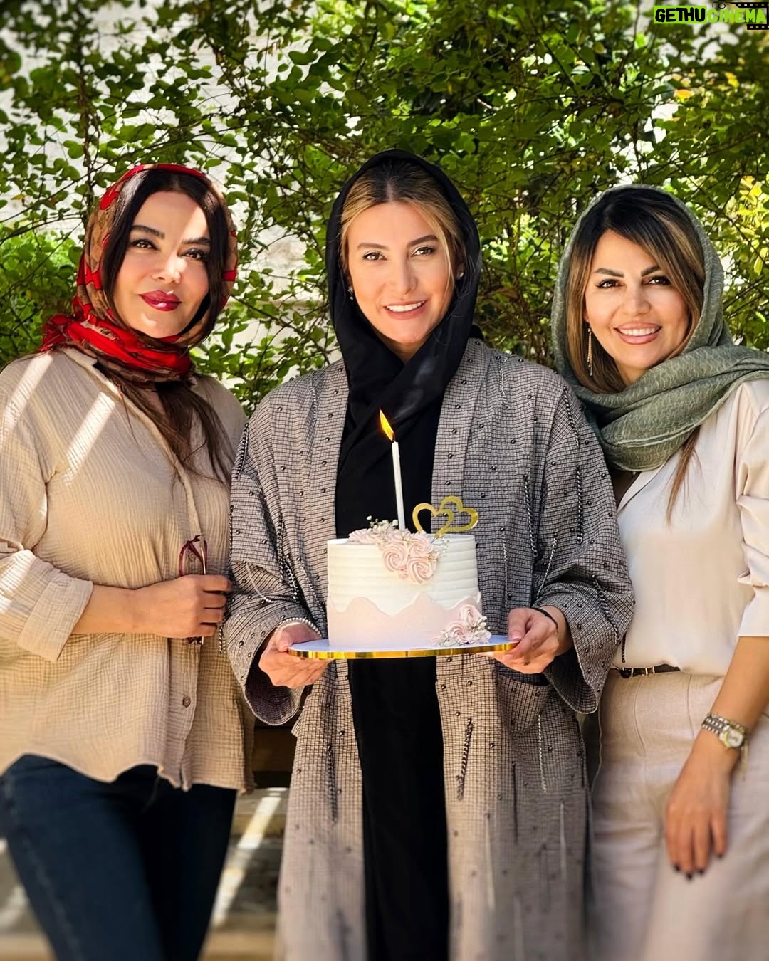Fariba Naderi - 40.7K Likes - .
تولدت مبارکمون باشه فریبای قشنگم ☺️😍
.
.
#تولدت_مبارک #فریبا_نادری