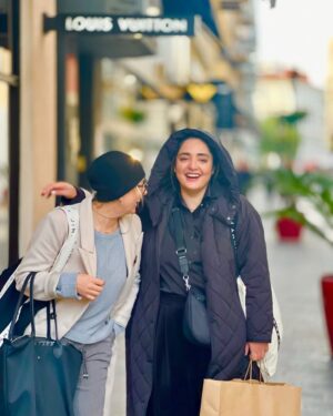 Fariba Naderi Instagram - تو و فقط تو.  عزيردلمي. فرشته اي. مهربوني. عشقي. خواهري. @nargesmohammadi_narges @fariba_naderi__  كنارت شادممم. رهاممم. ويرانه اي ندارم. #happybirthdaytoyou