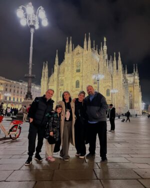 Fariba Naderi Instagram - #family #milano #actress #newyear #fariba_naderi #faribanaderi #faribanaderi @fariba_naderi__  @nargesmohammadi_narges  @alioji @fariba_naderi__ تمامِ عشق هاي من 🧿🧿❤️❤️