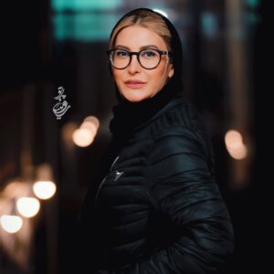 Fariba Naderi Instagram - یك سري آدما تو ناخودآگاهشون دارن خودشونو با شما مقایسه میکنن و ازتون میبازن ،سر همینه بی دلیل ازتون متنفرن
حال دل همتون خوب باشه عزيزانممم الهي ، 🩷🩷 #فريبا_نادري #عشقِ #كار #خانواده #بازيگر #faribanaderi #faribanaderi #actress #actress #lifestyle #iran  @fariba_naderi__ @fariba_naderi__