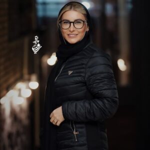 Fariba Naderi Instagram - یك سري آدما تو ناخودآگاهشون دارن خودشونو با شما مقایسه میکنن و ازتون میبازن ،سر همینه بی دلیل ازتون متنفرن
حال دل همتون خوب باشه عزيزانممم الهي ، 🩷🩷 #فريبا_نادري #عشقِ #كار #خانواده #بازيگر #faribanaderi #faribanaderi #actress #actress #lifestyle #iran  @fariba_naderi__ @fariba_naderi__