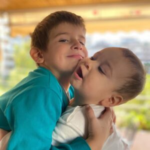 Foteini Atheridou Instagram - Οι παρεατζιδες!!! Η ευτυχία μου του κόσμου όλου ! ❤️ #lovelovelove #boysboysboys #family #brothersforlife