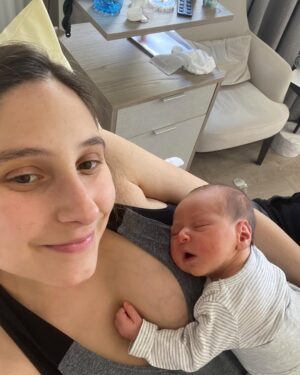 Foteini Atheridou Instagram - Όλη μου η ζωή άλλαξε , όταν ανακάλυψα τη δύναμη που έχω μέσα μου και την είχα για εσάς…

Τώρα ξέρω τι απάντηση να δώσω … κι αν δε ξέρω θα τη μάθω!

Τιμή μου να είμαι μαμά σας ! 

Χρόνια πολλά σε όλες τις μαμάδες ❤️ να μας χαίρονται #happymothersday❤️❤️❤️ #love #courage #myboys