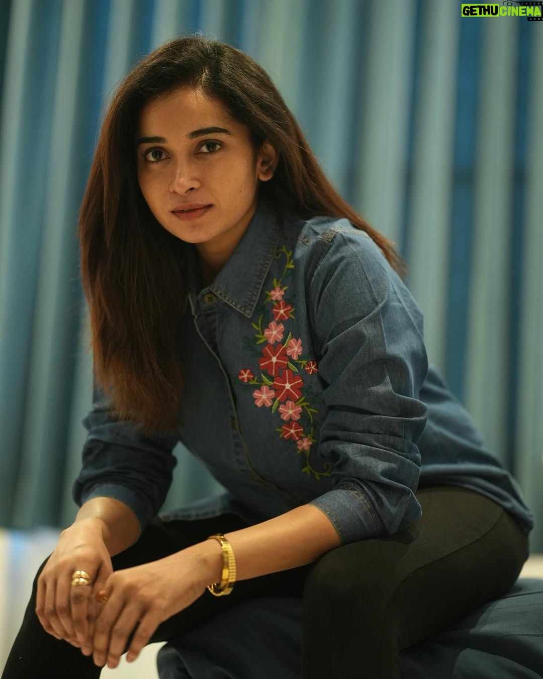 Fouzil Hidhaya - 21.2K Likes - Blue 💙
📸: @storiesbysidhu
#instagrampic #insta #life #instagood #instapic #denim #lifestyle