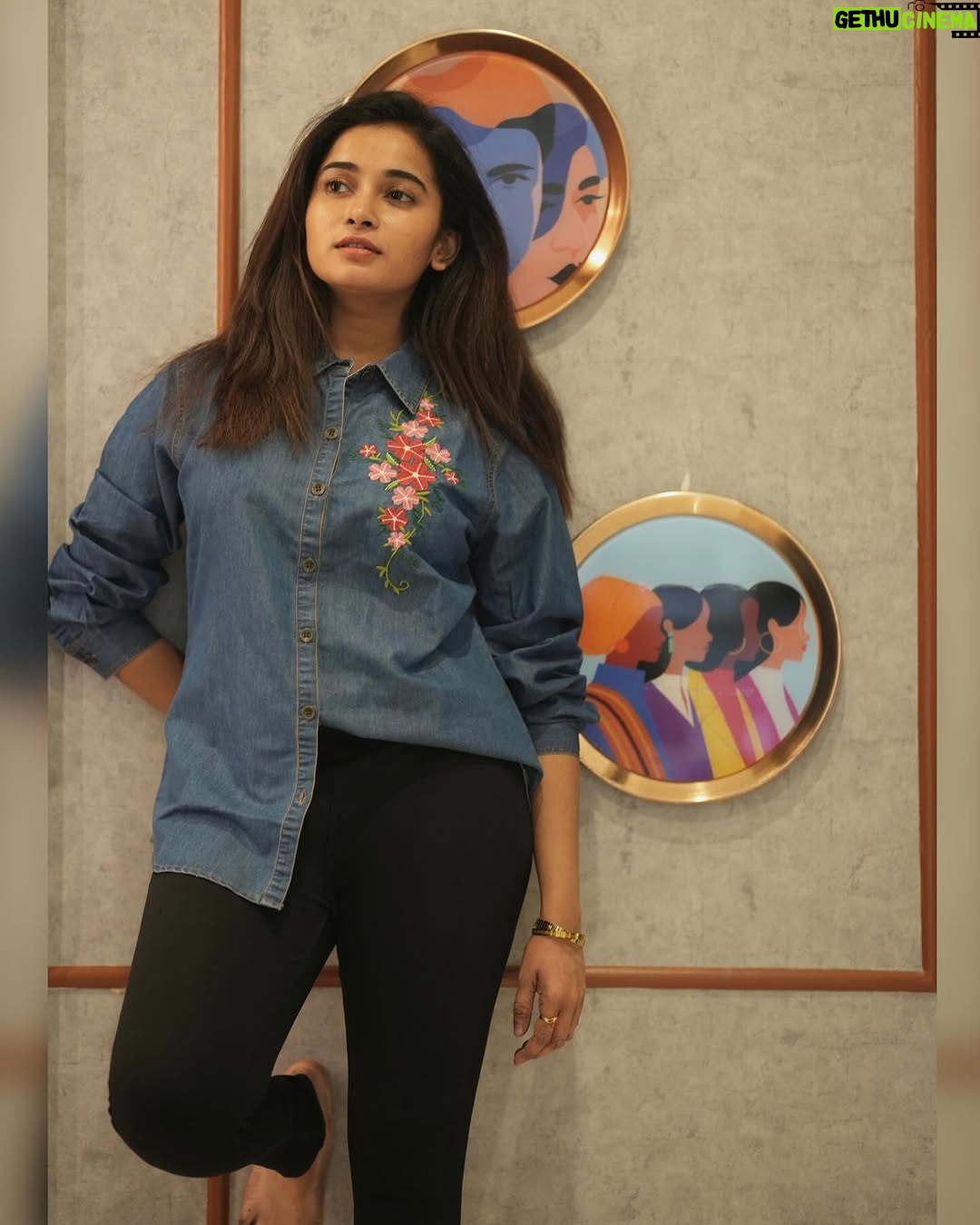 Fouzil Hidhaya - 23.6K Likes - Heyyy 💙
📸: @storiesbysidhu
#instagram #insta #instagood #instapic #life #denim #post