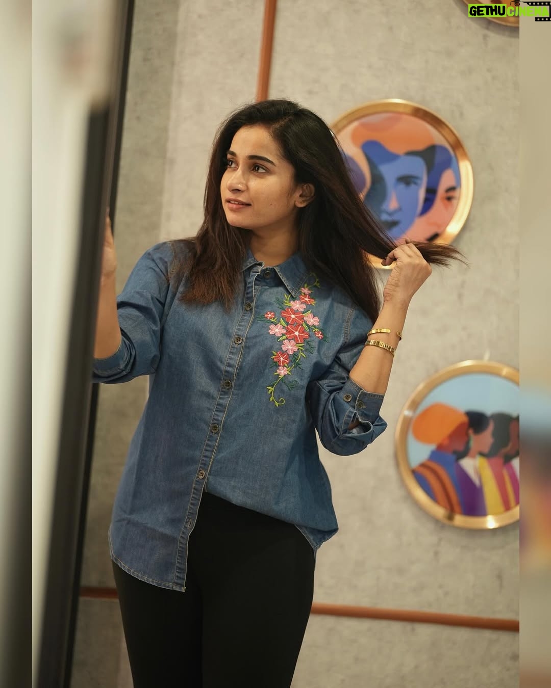 Fouzil Hidhaya - 23.6K Likes - Heyyy 💙
📸: @storiesbysidhu
#instagram #insta #instagood #instapic #life #denim #post