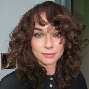 Frankie Ward Instagram - #FNCS Major 2 Finals makeup look

DAY ONE - @charlottetilbury Rock Chick eye palette with @stilauk mascara - both #gifted, powder bronzer and blush from @beautypie. Lippie is Pillow Talk by CT.

DAY TWO - Eyeshadows from the Sea Storm eye palette from @barrymcosmetics. Hollywood Contour by CT, blush by Beauty Pie, lipstick is Kitten Mischief by @lisaeldridgemakeup

My hair is SCUFFED due to postpartum fallout and texture change. Shoved so much product in to keep it going... switched to a side part and have given up on the fringe for the time being, but hard to get used to tbh!

#Fortnite #esports #makeover