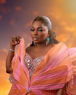 Funke Akindele Instagram - Stepped out last night for the premiere of #labakeolododo 
I enjoyed the movie!! Congratulations Iyabo!! I wish you all the best at the box office!! @iyaboojofespris 

#labakeolododothemovie will be in cinemas on the 28th of March. Let’s all go see this lovely movie. 

📸📸 @ayo.makinwa 
👗👗 @zackstyling_luxury_ X @somobysomo
💎💎 @bozjewelry 
💇‍♀️💇‍♀️ @oludavid 
💄💄 @peaceibadin_makeupstudio