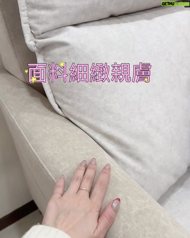 Furby Chen - 3K Likes - -
最近外婆搬家了
我說要幫她選張舒服的沙發
她說不要
結果你們看最後是誰躺的最舒服🫢
我幫她選了跟我同一家 @peachy_life_tw
他們家的沙發,我真的大推👍🏻
這次的新款整個很貼合人體坐姿
外婆很稱讚喔☺️
幫她配了奶茶色
完美主義居家 MIT提供100%客製化沙發
顏色、尺寸、布料皆提供客製化選擇
椅面布料防撥水🤩
輕輕一擦就起來了
沙發還有享享5年以上保固
可以調整頭部靠背的角度
常常要低頭看東西的話,脖子比較不會酸
沙發坐深也可以調整
怎麼躺都很舒適 🤎🤎🤎
真心推薦給大家~~
官網很多款式選擇 (我放限動跟專區)
也有三間門市可以免費試坐選購喔🤩
台中門市:台中市西屯區順平路242號
台北門市:新北市新莊區新泰路9號
竹北門市:新竹縣竹北市嘉豐一街142號1樓
營業時間:上午11點至晚上9點
#完美主義居家 #PEACHYLIFE #客製化沙發 #貓抓布沙發 #寵物友善 #北歐風 #沙發推薦