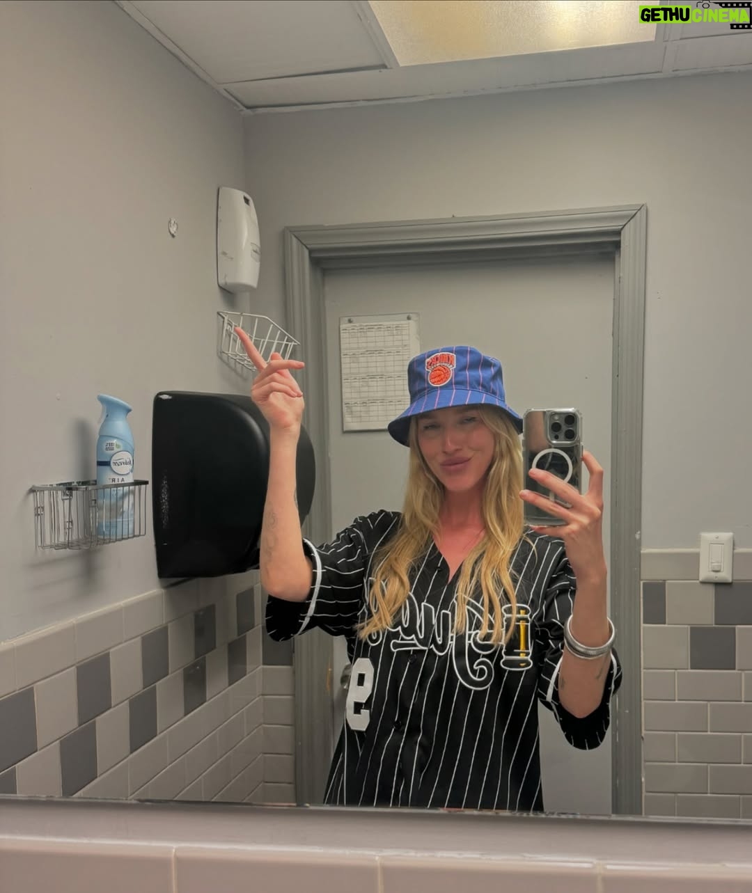 Gabby Bryan - 1.2K Likes - Manhattan New York City America baby!!!!!!
