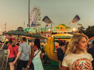 Gage Golightly Instagram - Excuse me while I SQUEEZE a few more pics in from the fair yesterday 🌈🍋#squeezeyourself #noshameinoverposting