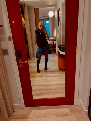 Gail Porter Instagram - Ready for @tartanparadescotland with @howiekilt fair trade tartan on. Have a great day all.