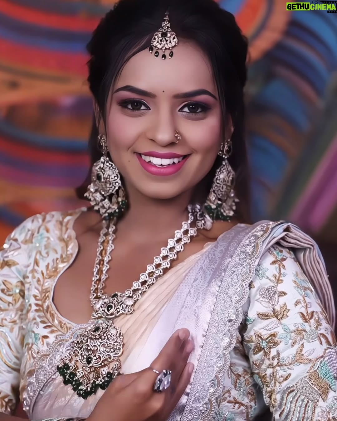 Ganga Gowda - 3 Likes - Mua:- @makeover_by_jyothi_gowda
Mentor:- @glamup_by_bhavithagowda
📸 :- @angel_media_house