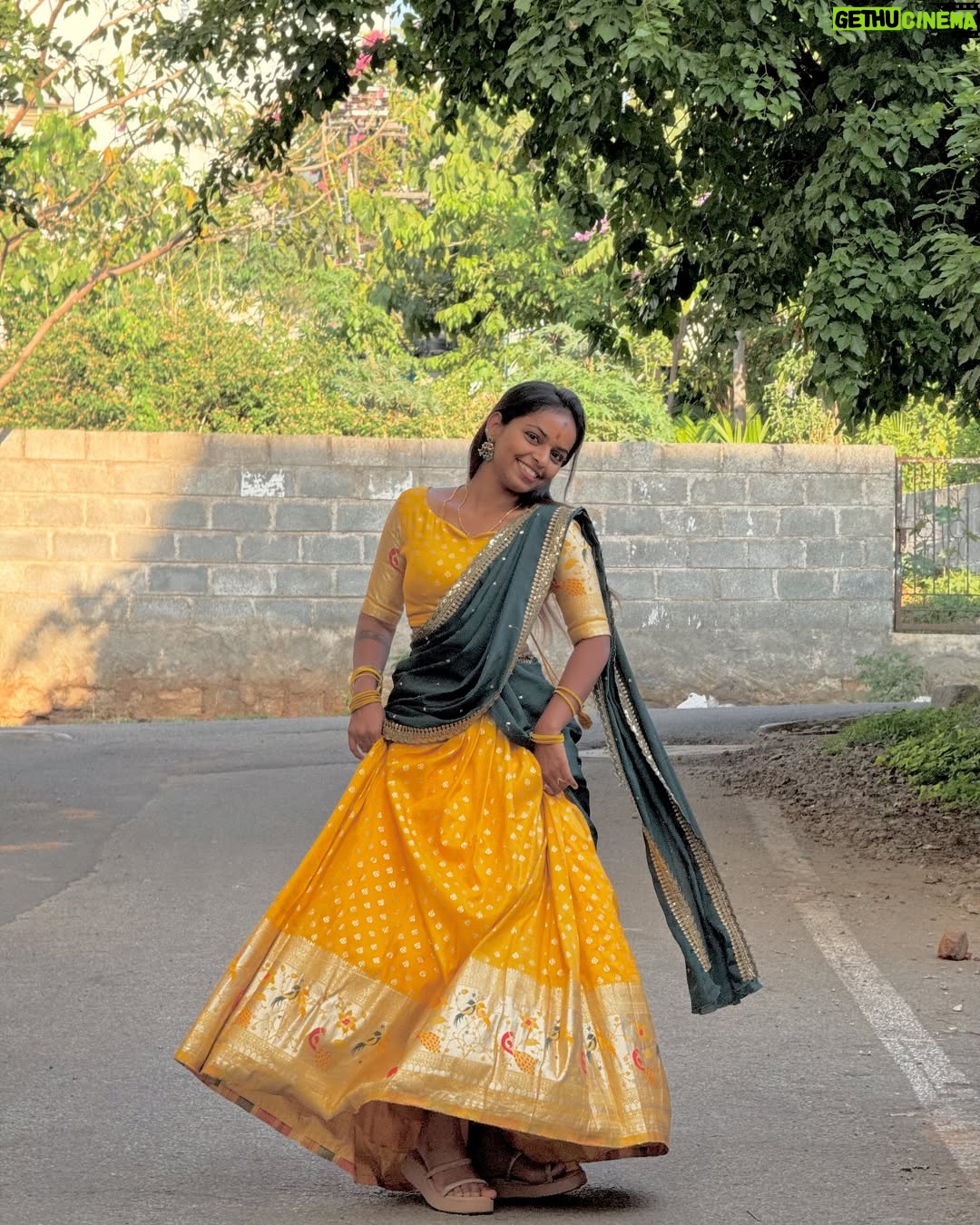 Ganga Gowda - 1.6K Likes - 💛🦋
Outfit:- @ayra_designer_studio_
