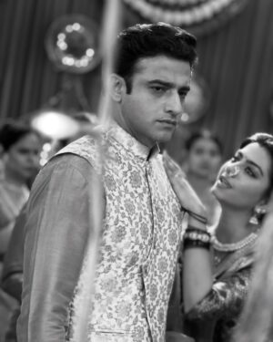 Garvita Sadhwani Instagram - Rohit kahin nahi gaya hai… woh HAI THA AUR RAHEGA. Ruhi aur aap sabke dil mein 🥺

Ye sad captions nahi hoga mujhse yaaar wouldn’t be fair, since you Made ME AND EVERYONE around you laugh every single day. You’ll be missed Romit, even the ghodha 🐎in Poddar house will miss you. 

2 shows, 2 years 
Toh aaj finally keh hi deti hun @romitrajprasher “SIR” the (senior 🤪) actor that you are 👏👏 bohot kuch seekha aapse par thank you for teaching me something even bigger than acting - enjoying every single moment  infront of the camera. 

Better things are coming your way, YOU ARE GOING TO FLY 🤍🧿🦋 

Ps. The first picture is my favorite, you & me discussing #Ruhit  scenes.. trying to give our best every time. Thank you, for making Rohit & Ruhi so iconic. Chalo dost, phir milenge chalte chalte … 🌸 han bas coffee nahi dungi 😡