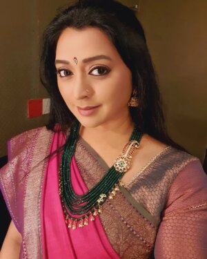 Gayatri Jayaraman Instagram - A project for which I have waited a long time launches today! Do watch me as Selvanayaki in Aadukalam on Sun TV at 10pm. I look forward to your love,support and wishes .
