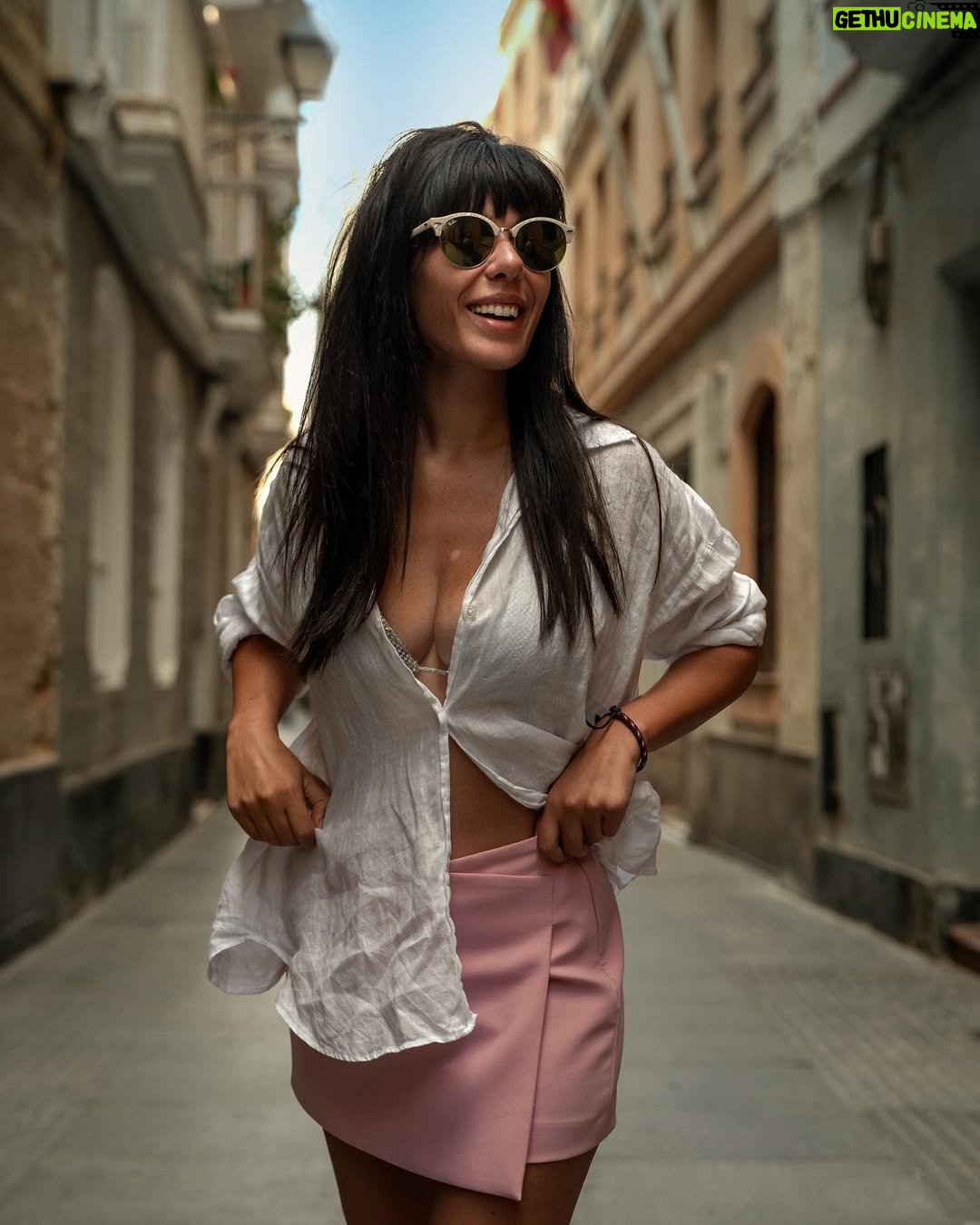 Giorgia Gianetiempo - 9.7K Likes - Comunque le camicie di lino si stropicciano subito.