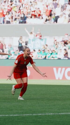 Giulia Gwinn Instagram - All 👀 on @giuliagwinn 🏆

#DFBPokalFrauen #DFBWomensWeek #FCBSVW 4:2