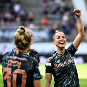 Giulia Gwinn Instagram - gemeinsam!! ❤️🤍