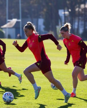 Giulia Gwinn Instagram - 𝐬𝐭𝐞𝐩 𝐛𝐲 𝐬𝐭𝐞𝐩 🎢

 6! 👏🏻 Danke für eure Unterstützung! 🖤❤️💛