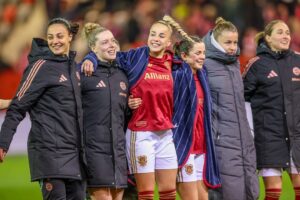 Giulia Gwinn Instagram - intensive weeks & a lot of fun with the girls on the pitch ❤️🤍
DANKE für euren Support 👏🏻🏟️