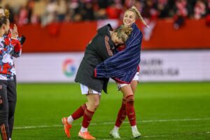 Giulia Gwinn Instagram - intensive weeks & a lot of fun with the girls on the pitch ❤️🤍
DANKE für euren Support 👏🏻🏟️