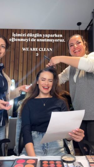 Gizem Denizci Instagram - Günlerdir buralarda değilim çünkü Tahran’dayım ve sabahtan akşama kadar setteyim 🎬🎬 Bu sefer İran dizisinde ve de çoook farklı bir rolde izleyeceksiniz beni😶 Bakalım sevecek misiniz? 👀😋😍
.
.
.
.
.
#shooting #makeup #backstage #iran #tehran #netflix #tvserial