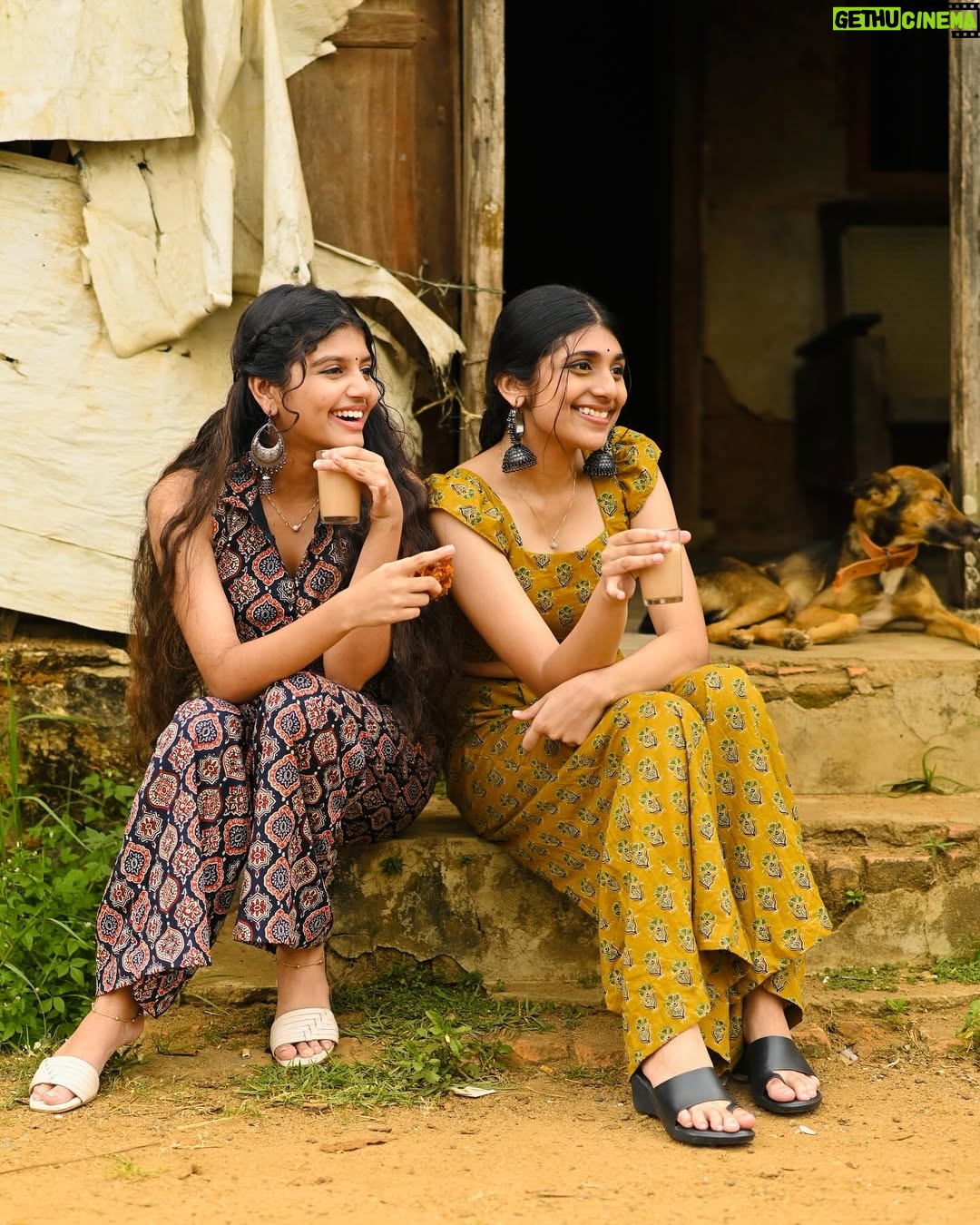 Gouri Gadhuzz - 325.3K Likes - A tea break? 🤌🏻
👗: @nayikabynivedya ✨
Pc: @abhishek_manglavil 😍