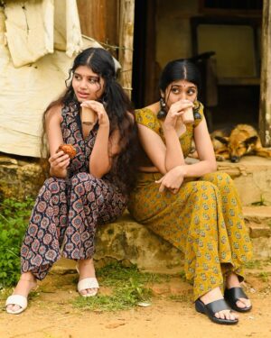 Gouri Gadhuzz Instagram - A tea break? 🤌🏻
👗: @nayikabynivedya ✨
Pc: @abhishek_manglavil 😍