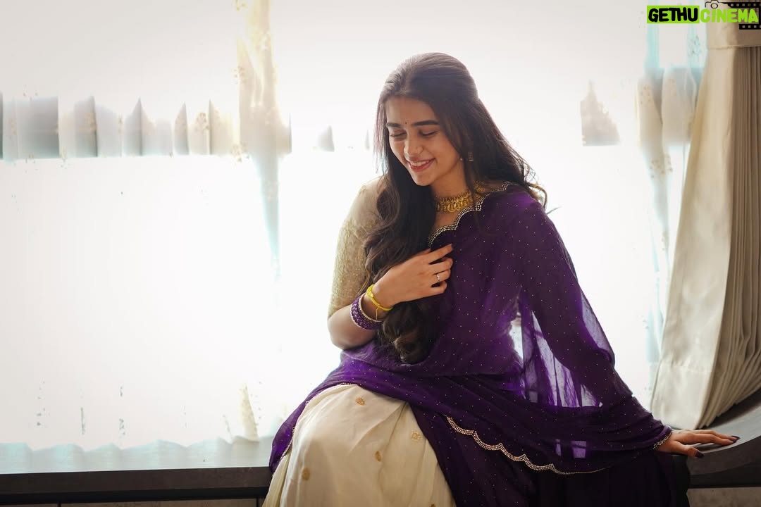 Gowri shruthi - 29.3K Likes - Ran out of poses and captions 💁🏻♀️💜