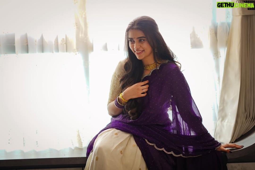 Gowri shruthi - 29.3K Likes - Ran out of poses and captions 💁🏻♀️💜