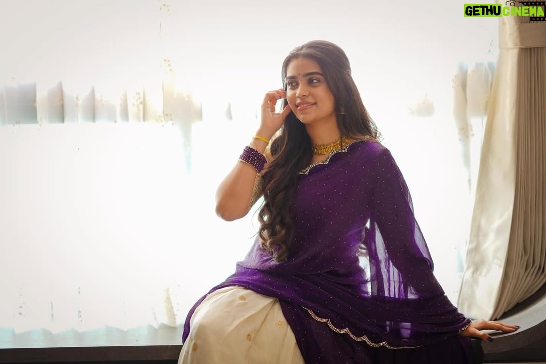 Gowri shruthi - 29.3K Likes - Ran out of poses and captions 💁🏻♀️💜