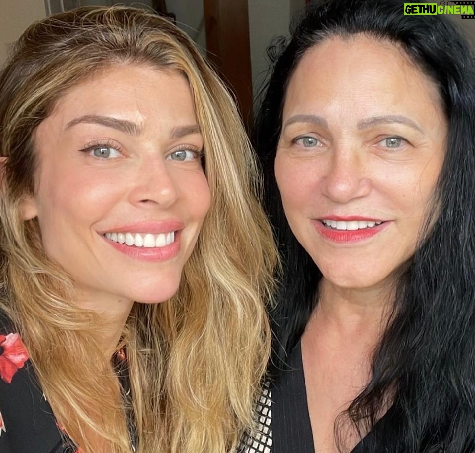 Grazi Massafera - 177.1K Likes - A menina dos meus olhos continua iluminando o meu caminho e, conforme ela cresce, a nossa conexĆ£o vai se transformando em coleção de novas histórias inesquecĆveis. Daqui a pouco ela faz aniversĆ”rio mas o meu coração estĆ” em festa todos os dias. Ser mĆ£e da Sofia me traz uma felicidade que eu nem sabia que era possĆvel sentirā¤ļø
E a você, minha mãe, quero dizer que te amo! Teu jeito simples me comove, me inspira, tua força me impulsiona. Venho evoluindo muito, eu sei. Tenho tanto orgulho de carregar tua essência em mim que permanece me guiando e ensinando a ser mãe a cada fase da minha menina.
Sempre juntas !!!! š«¶āØš
Feliz Dia das MĆ£es!
