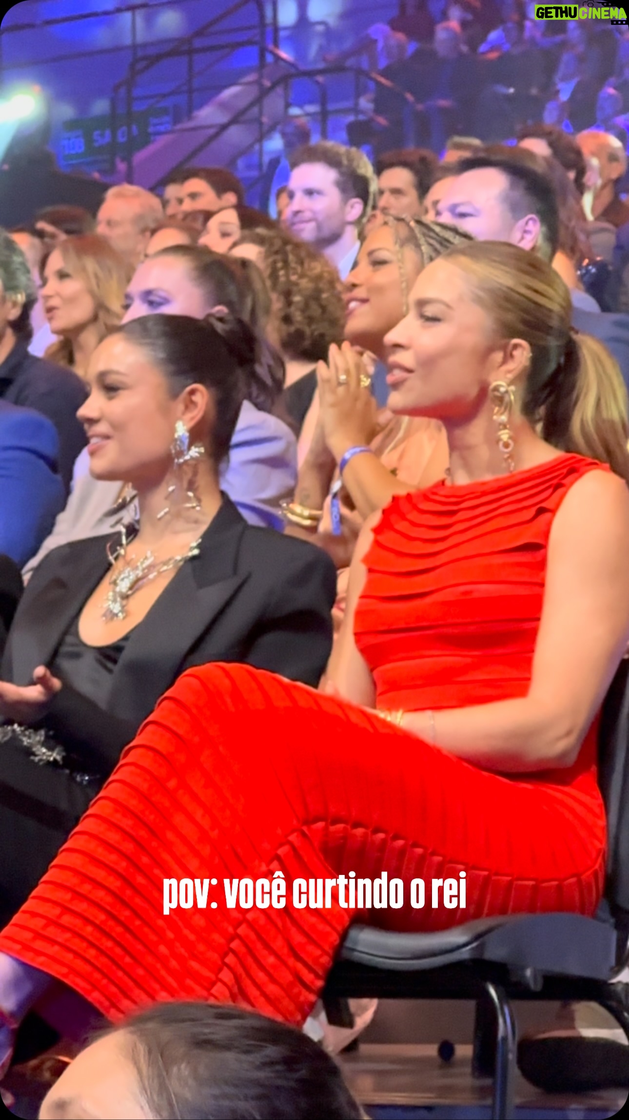 Grazi Massafera - 42.7K Likes - Eu não to cantando com essas estrelas não, né? #TVGlobo60anos