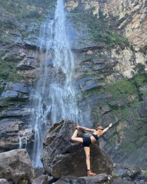 Grazi Massafera Instagram - Sextou !! Nesse hospício chamado “Vida” rs. Te desejo pra hoje .Daqui recordando as maravilhas do Cerrado. Que tu veja desenhos nas nuvens. 
E tenha ideias pra ajudar quem deixou de acreditar nas estrelas. Que se apaixone e cuide bem dos teus afetos.