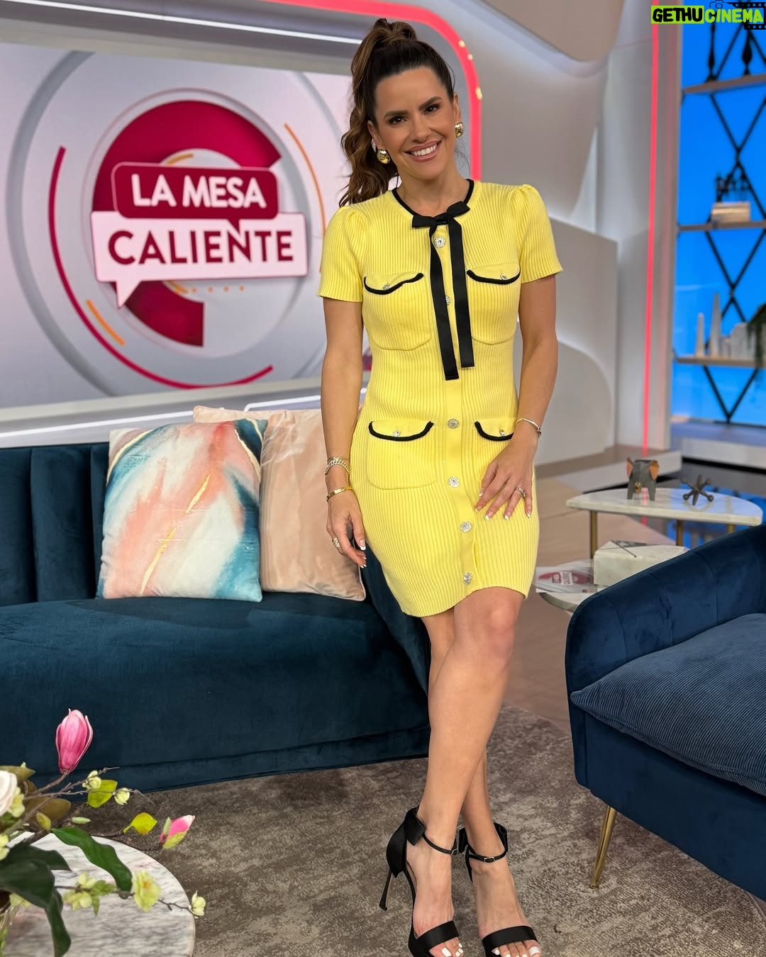 Greidys Gil - 0.9K Likes - Morning morning!!!! Literal me siento como un sol en esta hermosa mañana! 💛🌞😜 Nos vemos esta tarde en @lamesacaliente. Te gusta el amarillo para vestir???