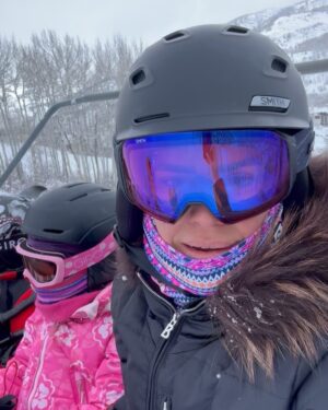 Greidys Gil Instagram - Porque en la nieve la vida es más sabrosa!!!! 🥰❄️☃️🏂🎿 Los dos últimos videos son una delicia, ver lo chiquitos que empezaron a esquiar y ya Grace esquía azules y Lucas negras!!! 🥰