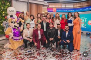 Greidys Gil Instagram - Gracias Dios y a ustedes familia por preferirnos, acompañarnos cada día y convertirnos en #1!!!! 🙏🏻❤️ Gracias por apoyar a estos equipos que delante y detrás de cámaras trabajamos para llevarles la noticia y el entretenimiento con amor y dedicación! @lamesacaliente @encasacontelemundo @alrojovivo dominando las tardes por @telemundo y @hoydia con el mayor crecimiento sin importar idiomas!!! NOS VEMOS ESTA TARDE 💃🏻 a las 3 pm / 2C