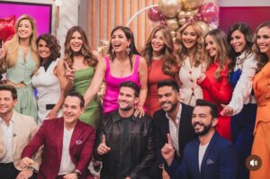 Greidys Gil Instagram - Gracias Dios y a ustedes familia por preferirnos, acompañarnos cada día y convertirnos en #1!!!! 🙏🏻❤️ Gracias por apoyar a estos equipos que delante y detrás de cámaras trabajamos para llevarles la noticia y el entretenimiento con amor y dedicación! @lamesacaliente @encasacontelemundo @alrojovivo dominando las tardes por @telemundo y @hoydia con el mayor crecimiento sin importar idiomas!!! NOS VEMOS ESTA TARDE 💃🏻 a las 3 pm / 2C