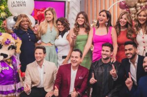 Greidys Gil Instagram - Gracias Dios y a ustedes familia por preferirnos, acompañarnos cada día y convertirnos en #1!!!! 🙏🏻❤️ Gracias por apoyar a estos equipos que delante y detrás de cámaras trabajamos para llevarles la noticia y el entretenimiento con amor y dedicación! @lamesacaliente @encasacontelemundo @alrojovivo dominando las tardes por @telemundo y @hoydia con el mayor crecimiento sin importar idiomas!!! NOS VEMOS ESTA TARDE 💃🏻 a las 3 pm / 2C