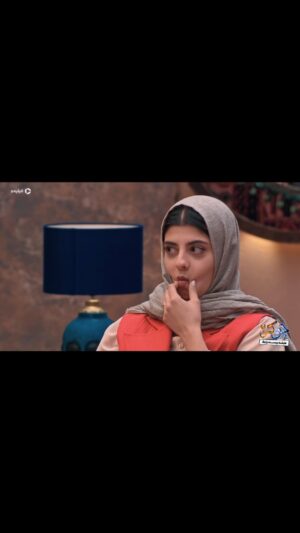 Hadis Miramini Instagram - جوکر این هفته در دربار سلطان عین‌الله خان اول 👑

این هفته یکی از جذاب‌ترین قسمت‌های جوکر رو تماشا کنید! قسمتی با زامبی غول چراغ جادو، نمایش دربار سلطان عین‌الله خان اول، جوکرتایم خلاقانه و مشترک حدیث میرامینی و مهسا طهماسبی و چند کارت قرمز…

#جوکر۲ کاری از احسان علیخانی
پخش هر چهارشنبه به‌صورت اختصاصی از #فیلیمو 🧡

@joker_realityshow
@filimocom